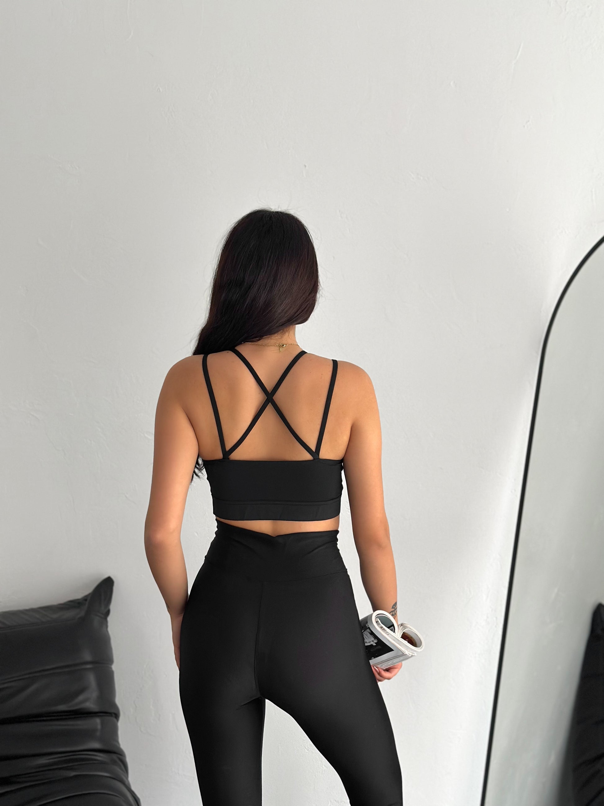 Pedli Sporcu Kadın Büstiyeri - Çapraz Sırt Detaylı Pedli Sporcu Sütyeni