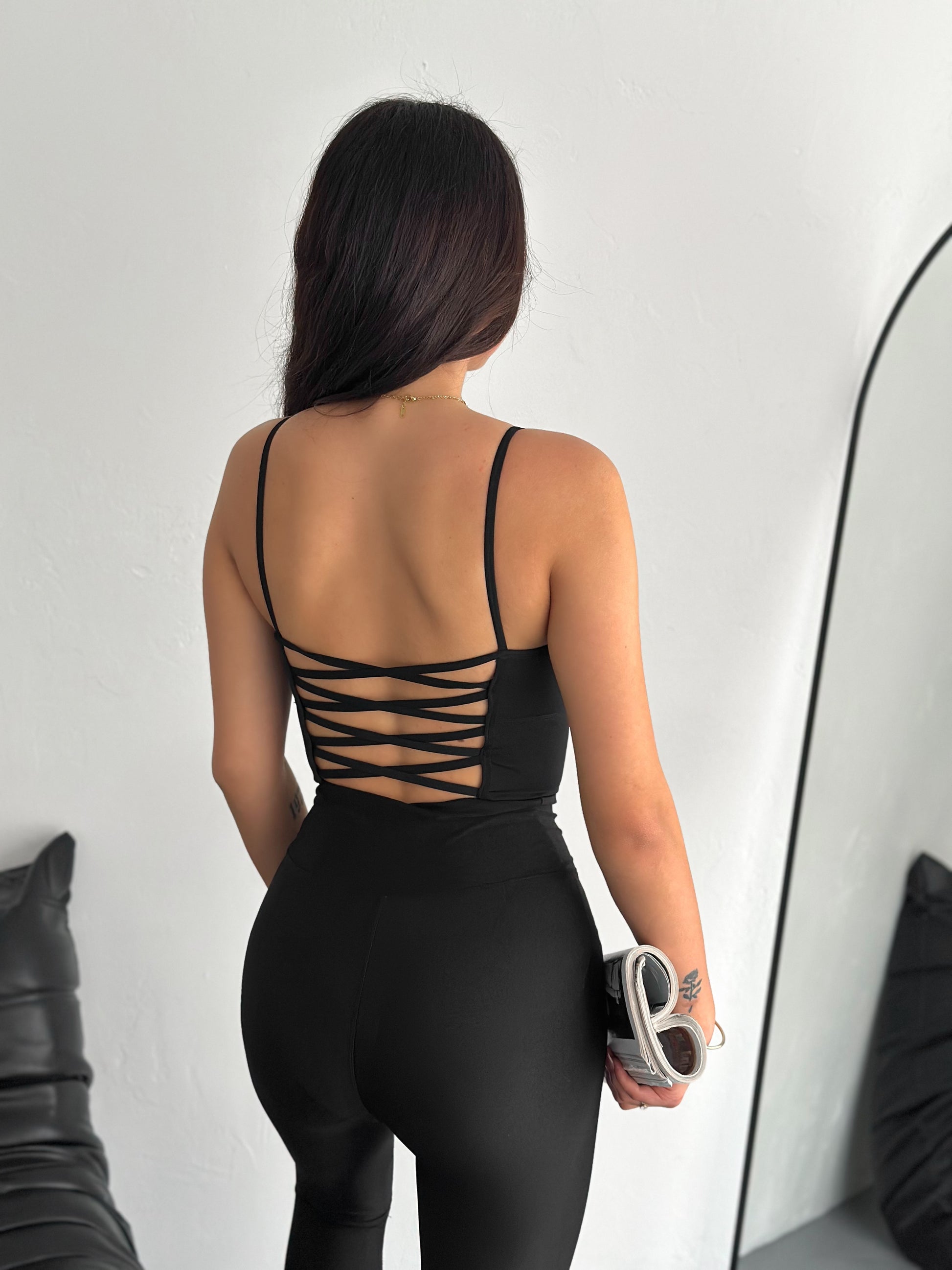 Kadın Siyah Çapraz Sırt Detaylı Spor Crop Sünger Destekli Büstiyer