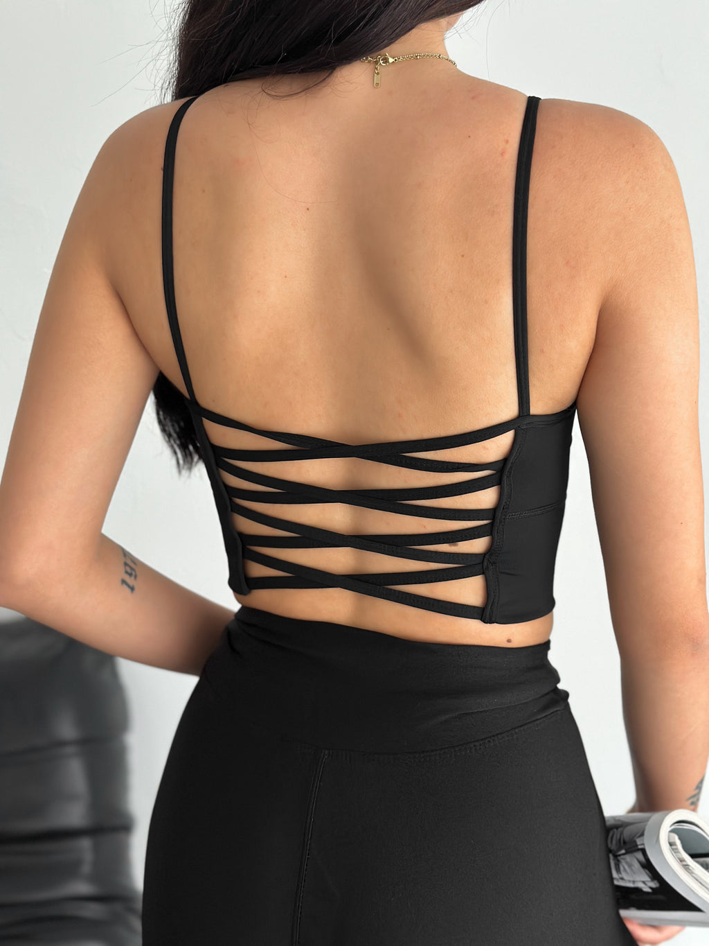 Kadın Siyah Çapraz Sırt Detaylı Spor Crop Sünger Destekli Büstiyer