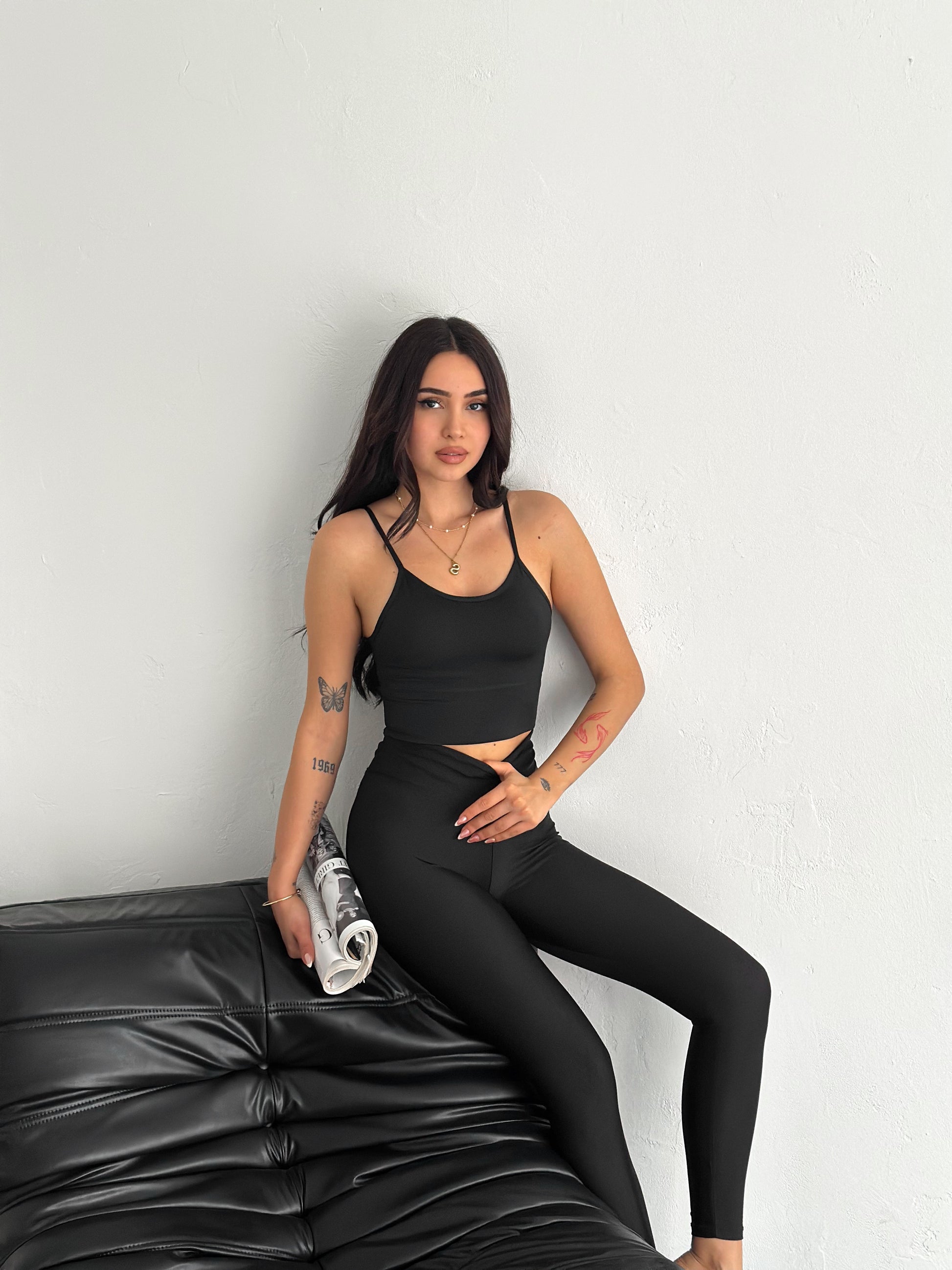 Kadın Siyah Çapraz Sırt Detaylı Spor Crop Sünger Destekli Büstiyer